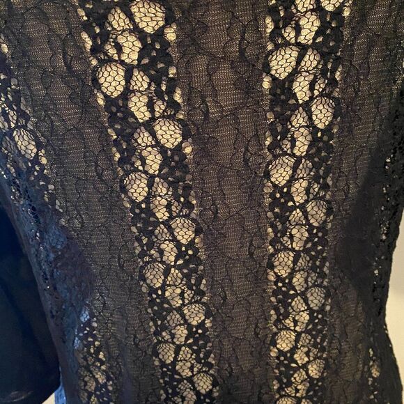 Maurices Boho Lace Back 3/4 Sleeve V-neck T-shirt Womens Top Size LG - Picture 4 of 6